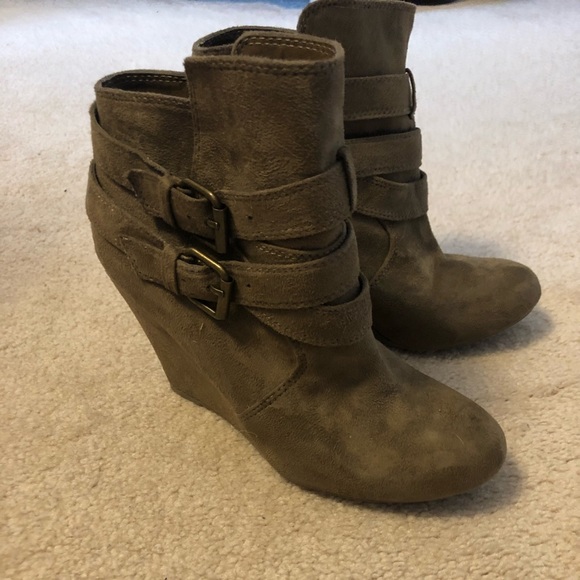 Nine Weet Size 8 Booties. - Picture 7 of 8